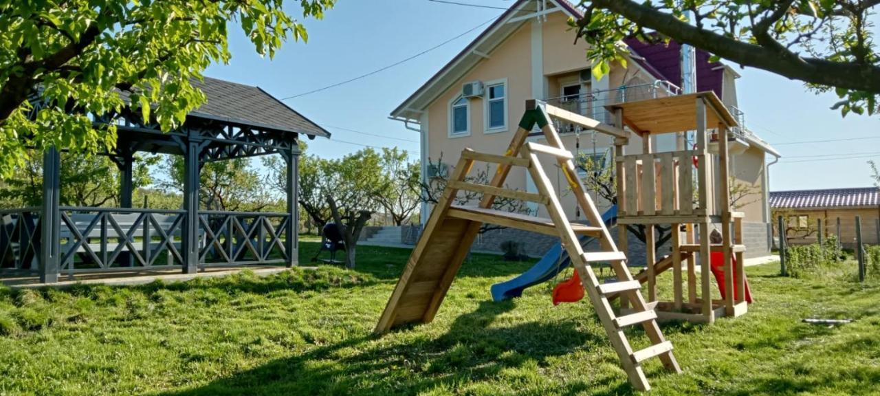 Conacul Mierii Villa Straseni Bagian luar foto